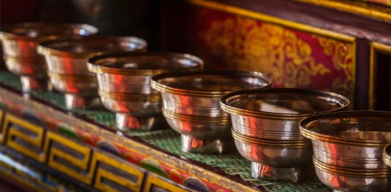 offerings-tibetan-water-bowls-in-lamayuru-gompa-CJSVBYP.jpg